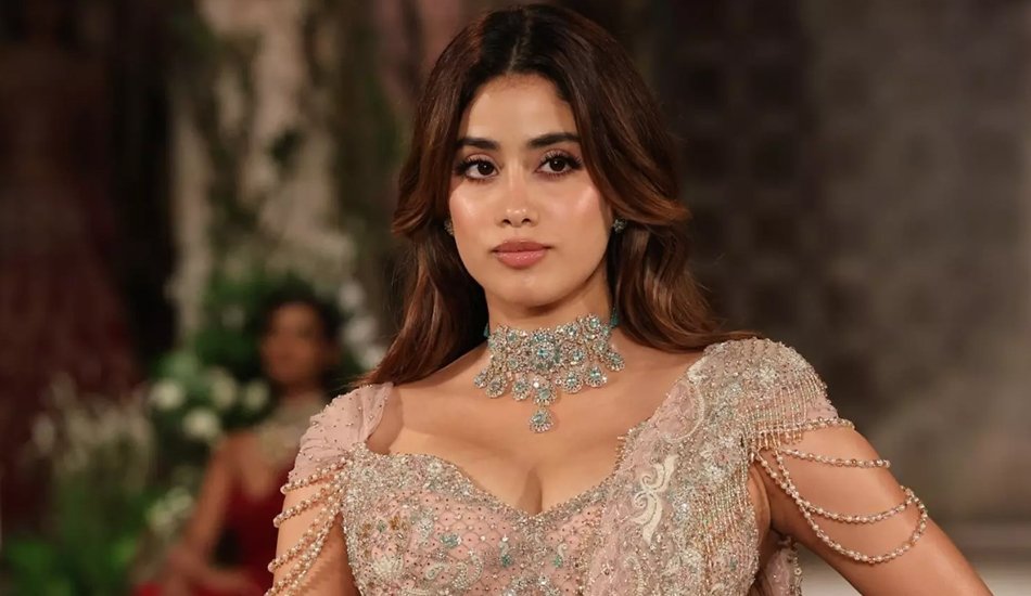 Janhvi Kapoor Biography, Age, Height, Affair, Family & Net Worth