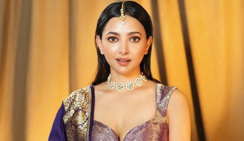 Shweta Basu Prasad Biography, Age, Height, Affair, Family & Net Worth